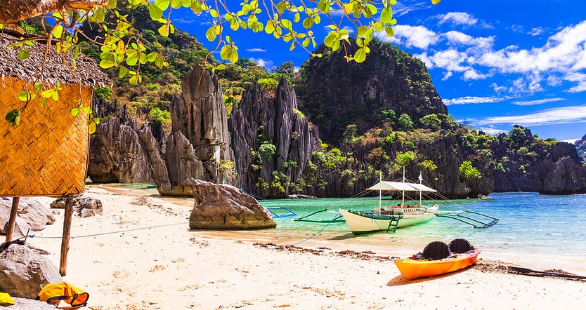Island hopping in El Nido