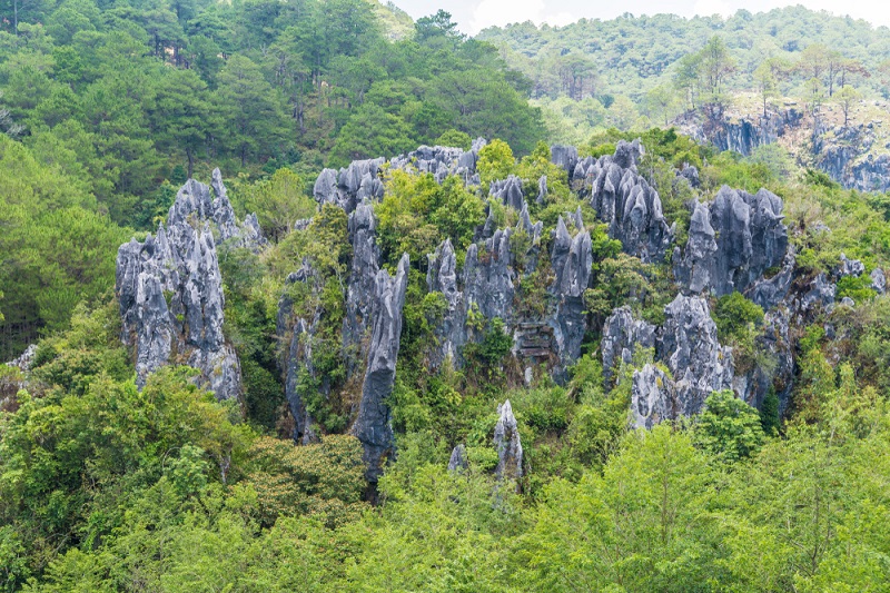 Echo Valley Hanging Coffins Sagada Philippines
